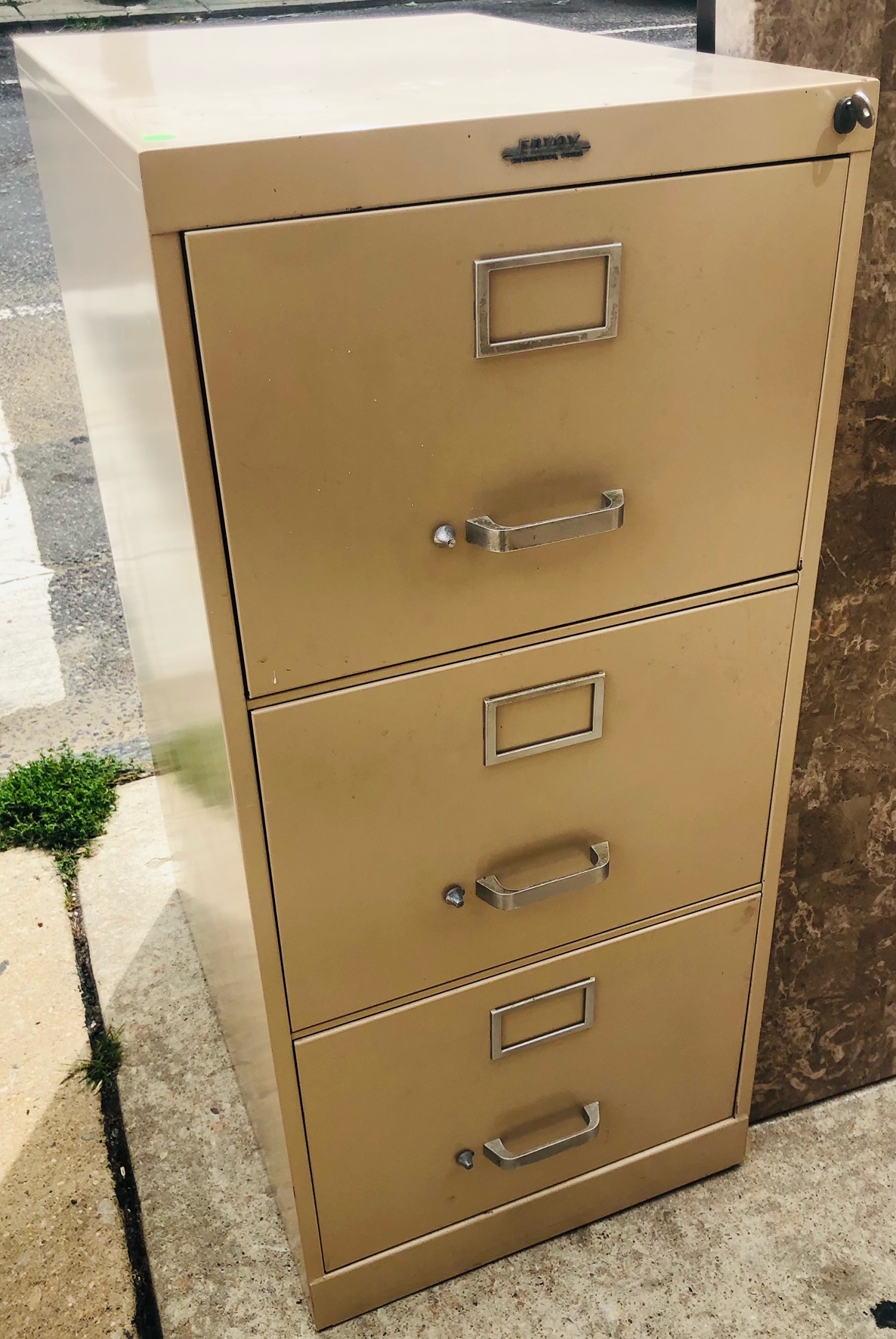 Uhuru Furniture & Collectibles REDUCED 489640 3Drawer File