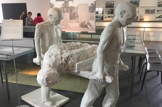 "intérieur-musée-mémorial-gusen.jpg" "L'intérieur du musée du mémorial Gusen"