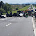 Acidente envolvendo carro e carreta deixa cinco pessoas mortas; bebê está entre as vítimas