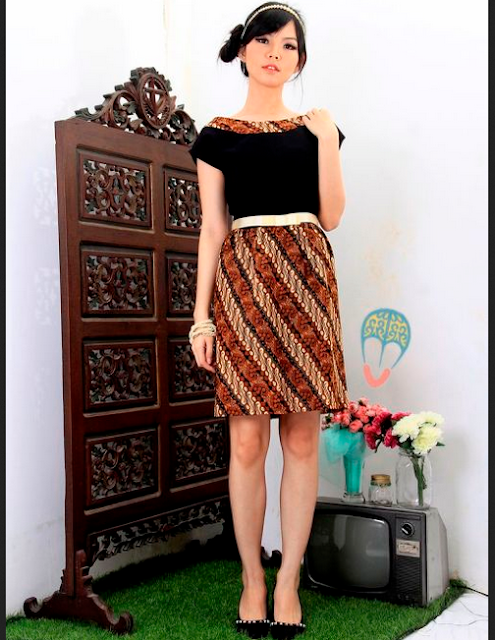 Dress Batik Kerja dengan blok pola vertikal Dress Batik Kerja dengan blok pola vertikal