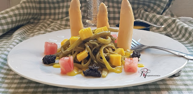 Ensalada de espárragos, judías verdes y vinagreta de mango