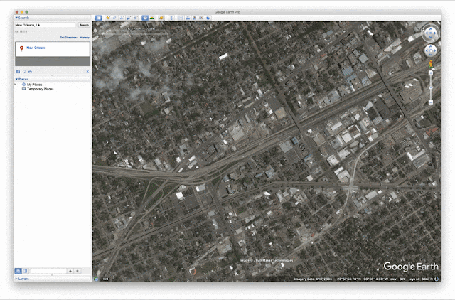 Google Earth Screenshot, der Luftbilder des Gebiets zeigt, das von Hurrikan Katrina betroffen war