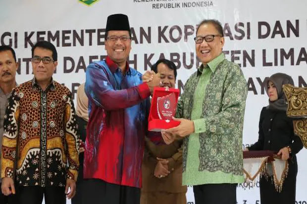 Menteri Koperasi Dan UKM Beri Dukunan Kepada Pelaku UMKM di Lipa Pulh Kota