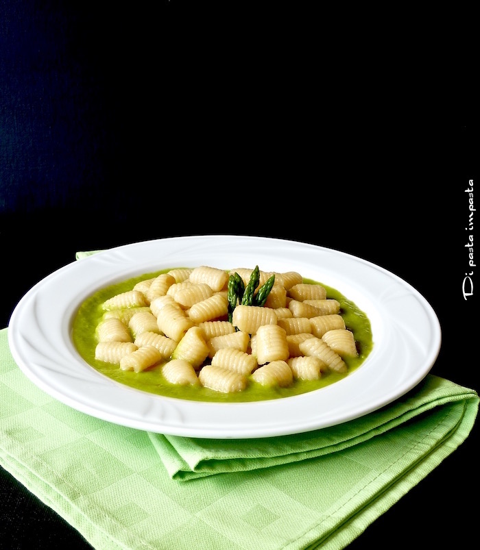 Di Pasta Impasta Gnocchi di farina e acqua alla crema di asparagi