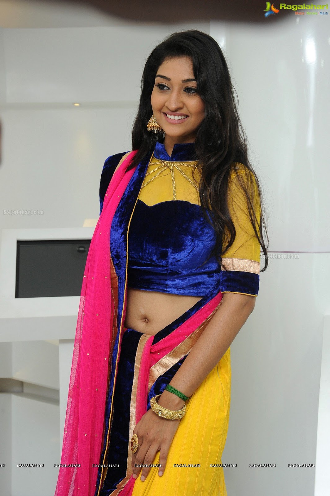 tamil serial actress tinky navel
