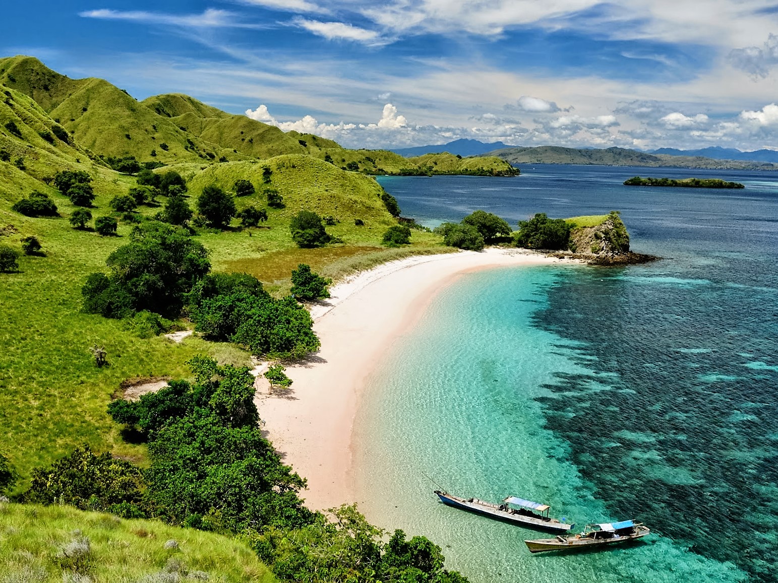 15 Tempat Wisata Laut Terbaik di Indonesia untuk Liburan Tahun Ini ...