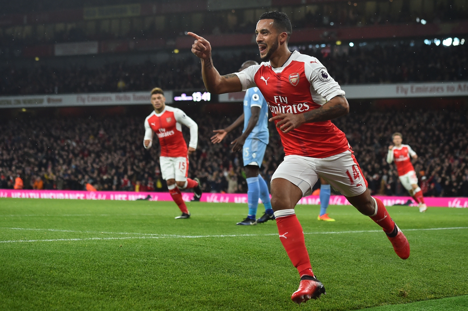 See how Theo Walcott celebrated his 100th goal for Arsenal (video) .