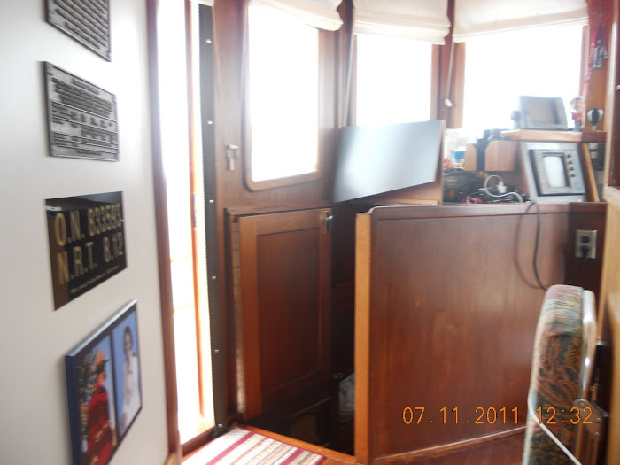 STAIRS TO MASTERBEDROOM