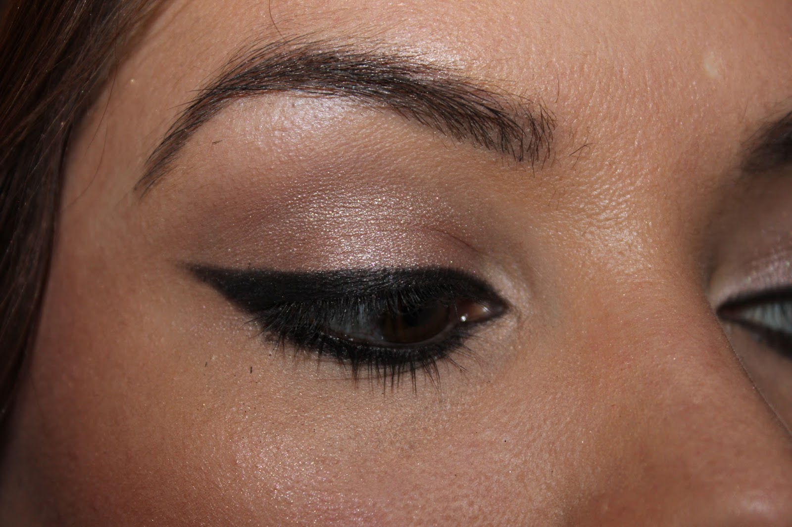 Josephine Sparkles' Beauty Blog How to Tuesday Eyeliner application