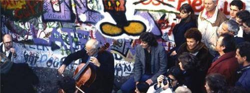 Âm nhạc đánh sập bức tường Berlin?