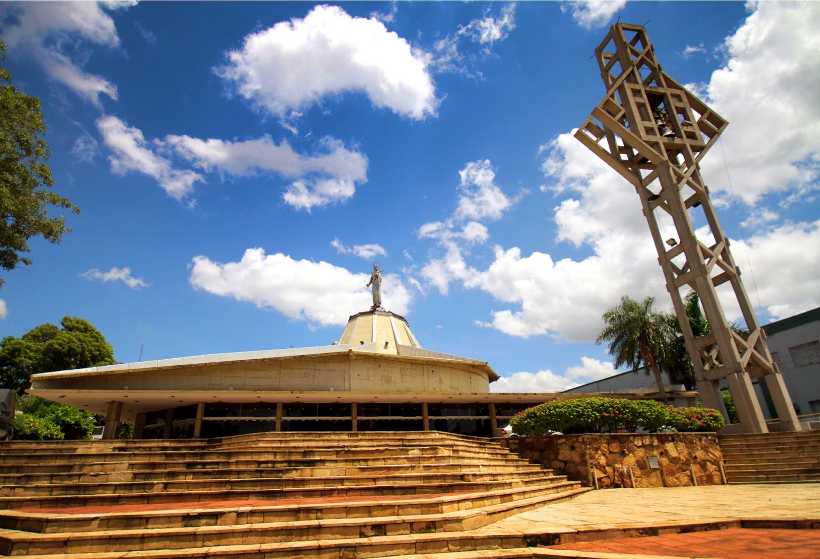 Historia del Santuario María Auxiliadora Salesianos Paraguay Historia del Santuario María Auxiliadora Salesianos Paraguay