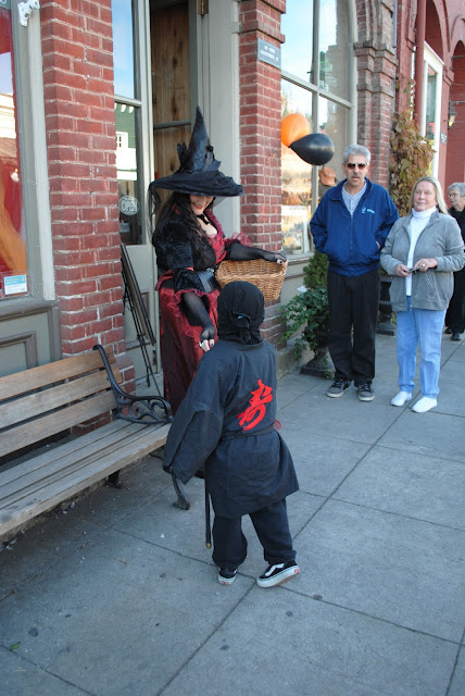 HALLOWEEN - Jacksonville, Oregon - Rogue Valley - Jackson County - Southern Oregon - What to do in Southern Oregon - October - Fall - Kids - Trick-or-Treating - Things to do - Ninja Costume