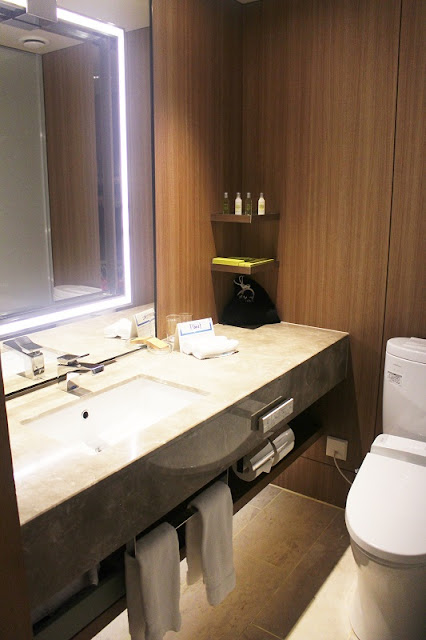 Hotel Room Tour and Review - Hilton Osaka - Osaka, Japan | It has grown ...
