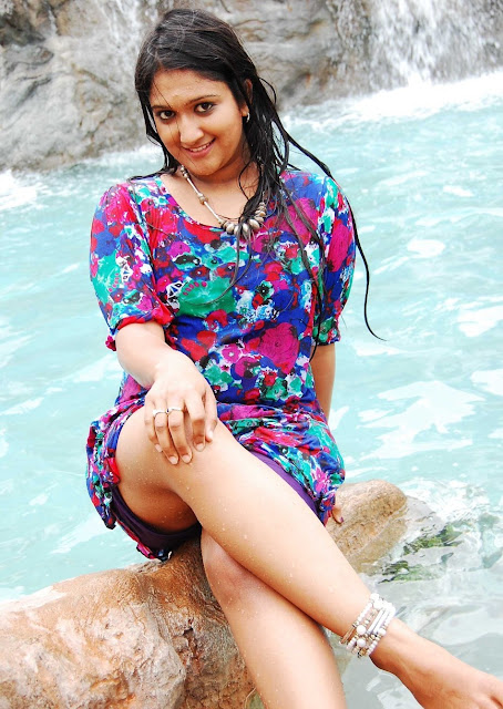 Hot Tamil Actress Roopika Latest Stills - South Indian Actress Actress Trend
