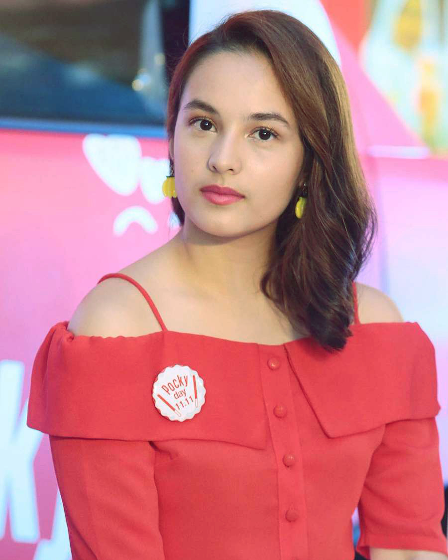 Chelsea Islan tatapan mata indah dan seksi