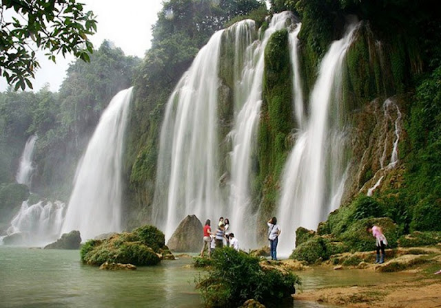 Hình ảnh địa điểm tham quan du lịch ở Đà Lạt với thác nước tuyệt đẹp