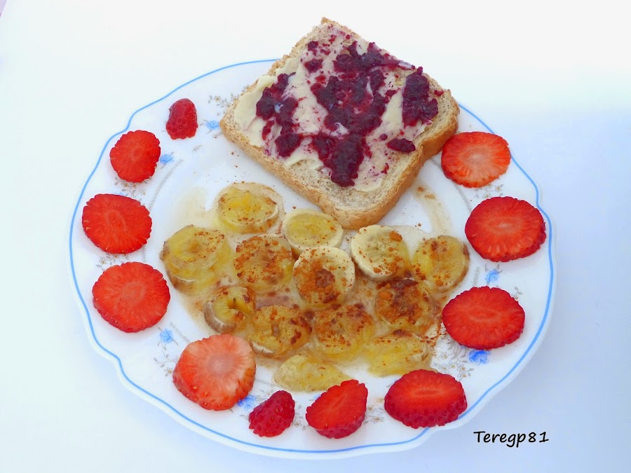 quesito, mermelada y plátano