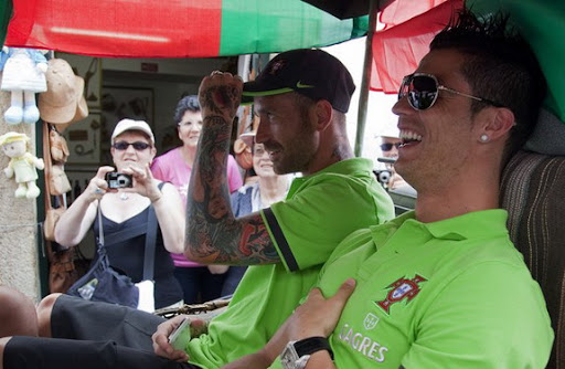 cristiano-ronaldo-refuses-to-sign-autograph-to-girl-wearing-barcelona