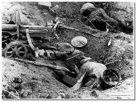Soviet machine gun crew killed fighting