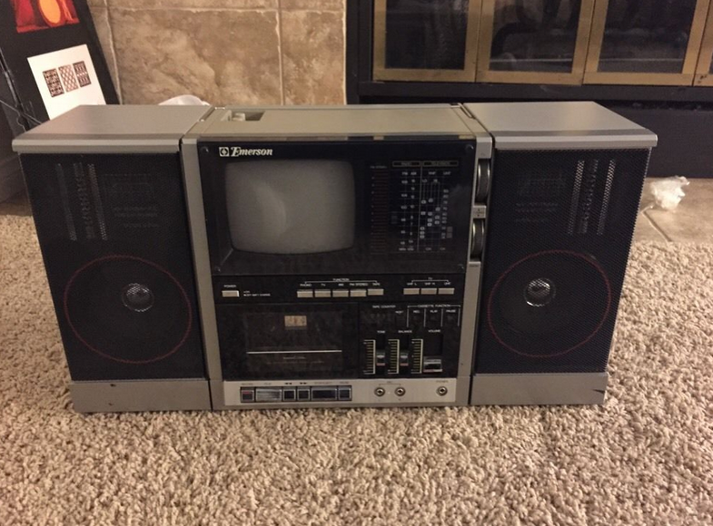 New tab and window shopper: Vintage 80s Emerson XLC-555 Portable TV