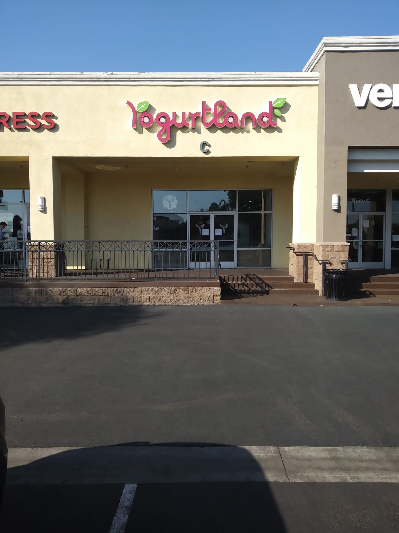 FroYo Girl Speaks Original Yogurtland Closes in Fullerton, California