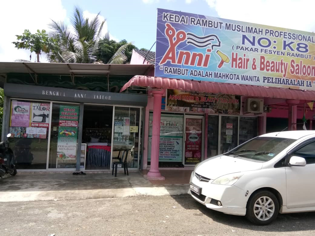 Rambut near gunting kedai me perempuan Bacaan Tekanan