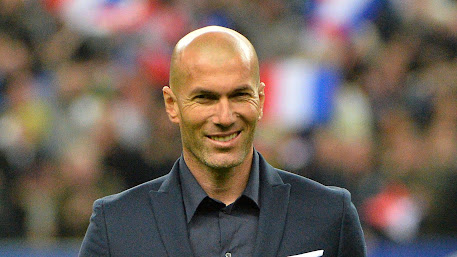 Zinedin Zidane nu e interesat sa lucreze la Manchester United