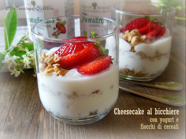 Cheesecake leggera allo yogurt con fiocchi di cereali