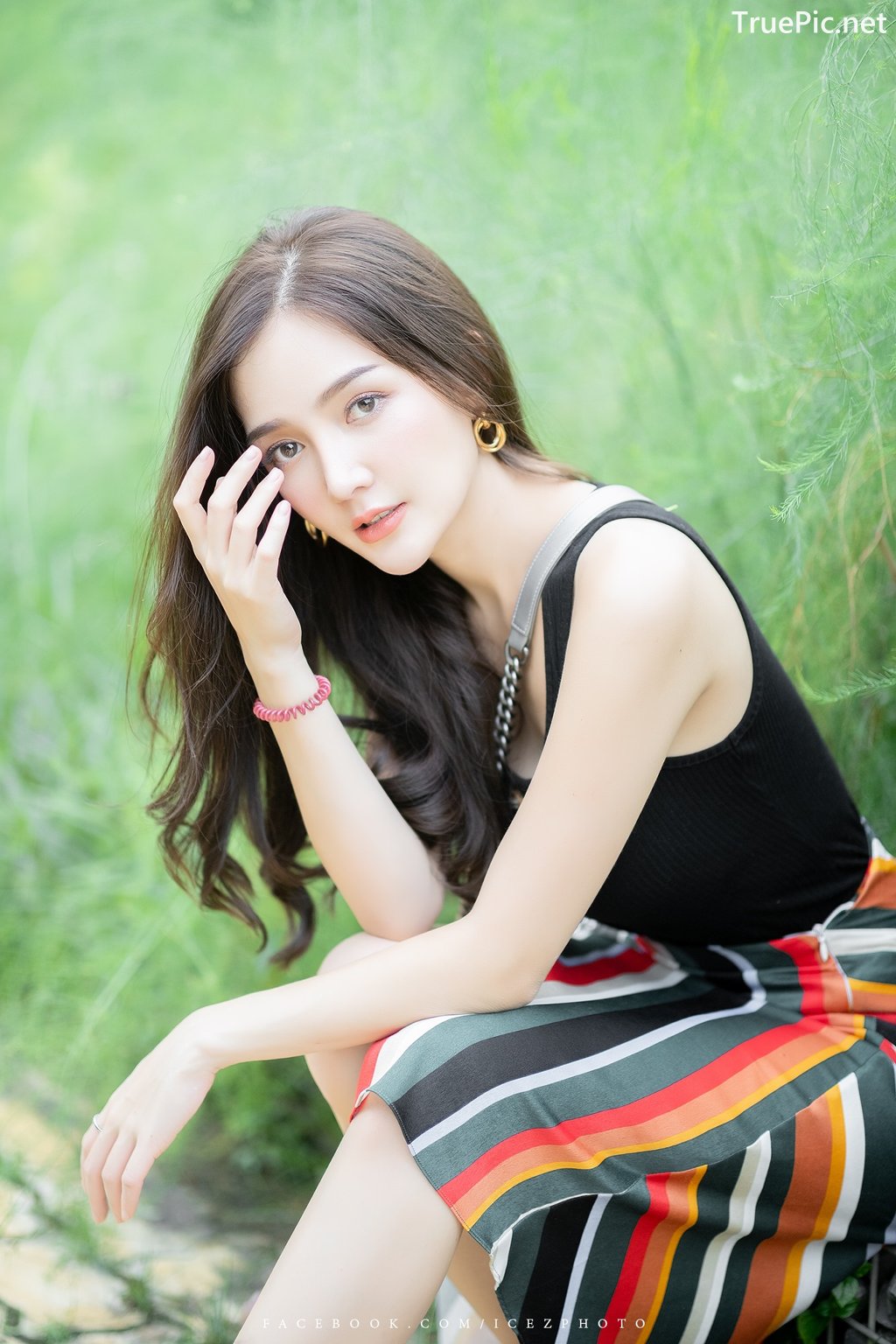 Image-Thailand-Model-Rossarin-Klinhom-Beautiful-Girl-Lost-In-The-Flower-Garden-TruePic.net- Picture-28
