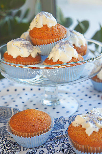 Classic Cupcakes with Cheese Frosting