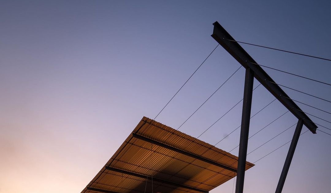 [ Arte+ ]: Oficina con techo colgante