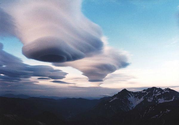These beautiful lenticular clouds over Mount Hotaka in Japan almost look like hot air balloons!