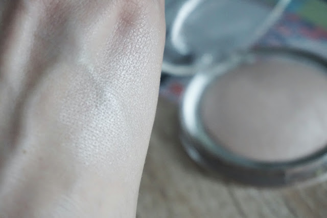 Catrice High Glow Mineral Highlighting Powder Catrice High Glow Mineral Highlighting Powder