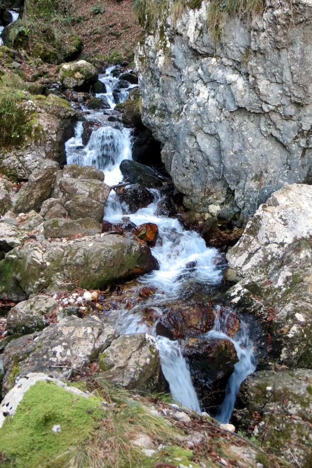 cascata di brazzavalle e cubo di vetro