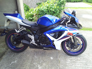 GSX-R600 K7 in Blue and White