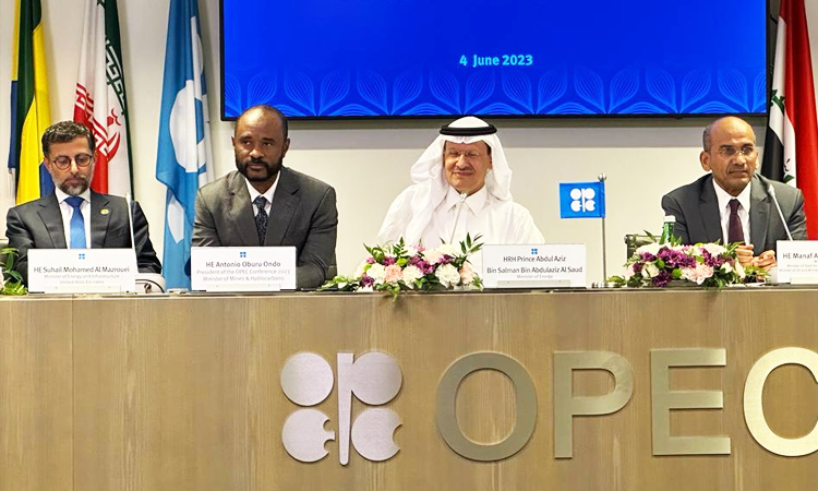 Ajustement des niveaux globaux de production de pétrole brut pour les pays membres et non membres de l’OPEP