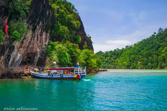 10 tempat wisata di Pesisir Selatan yang keren dan hits