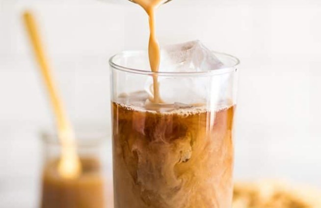 Skinny Iced Caramel Macchiato #coffee #drinks