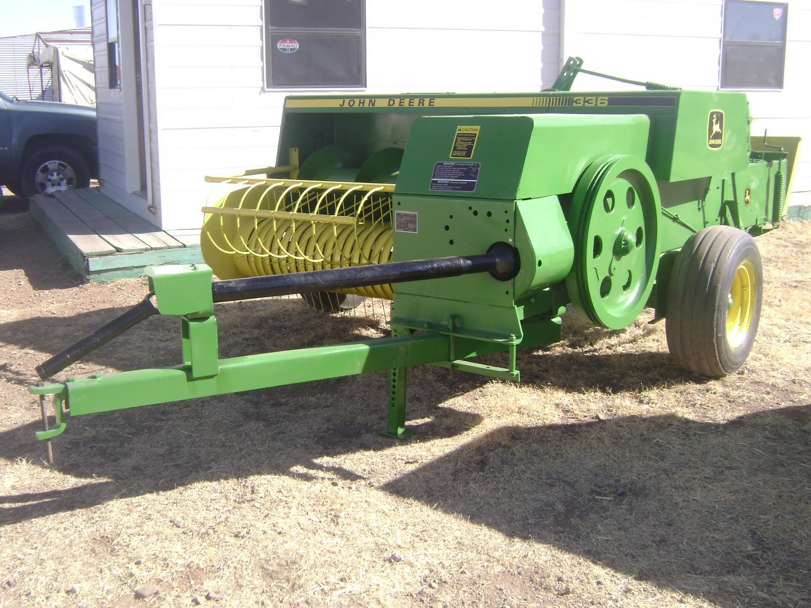 MAQUINARIA AGRICOLA INDUSTRIAL: Empacadora John Deere 336 Hilo $6,500 Dlls.