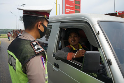 Tak Pakai Masker, 25 Orang Terjaring Operasi Yustisi di Pertigaan Depok Sigandu Tak Pakai Masker, 25 Orang Terjaring Operasi Yustisi di Pertigaan Depok Sigandu