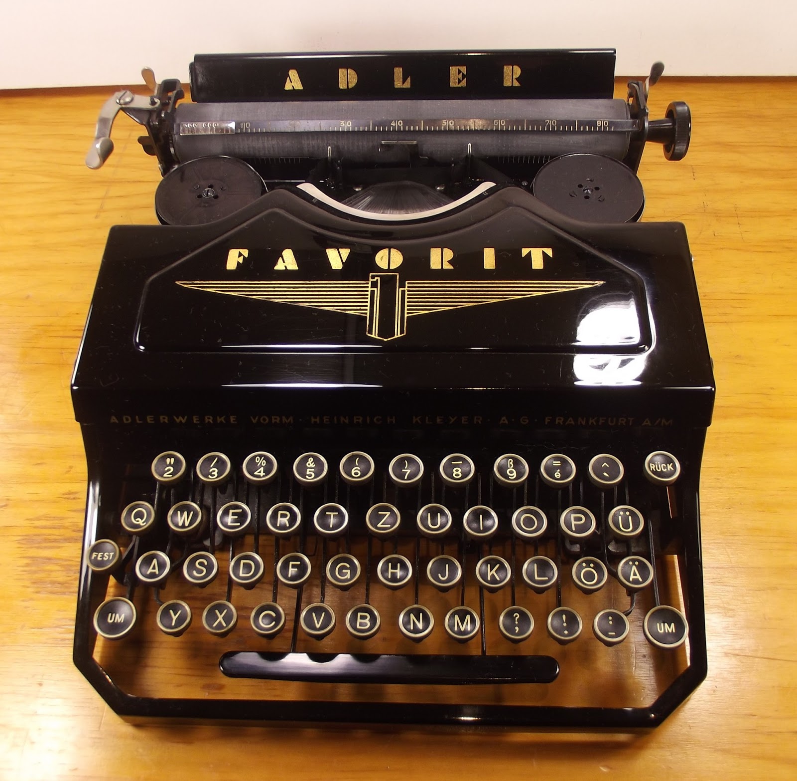 oz.Typewriter Adler Favorit ThrustAction Portable Typewriters