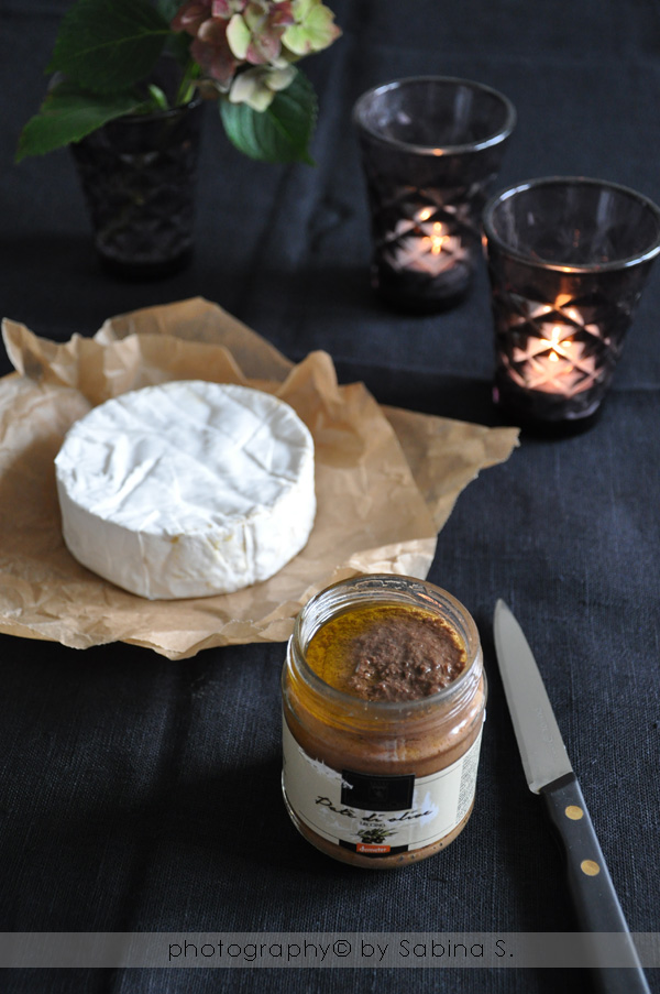 Due bionde in cucina Camembert al forno con tapenade di olive