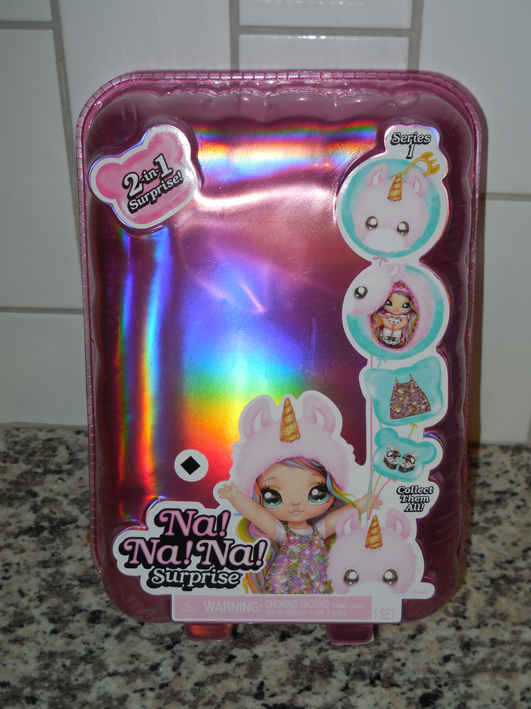 Veni Vidi Dolli: Review: Na! Na! Na! Surprise