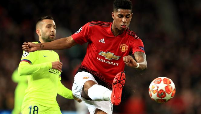 شرط وحيد يفصل نجم مانشستر يونايتد عن برشلونة