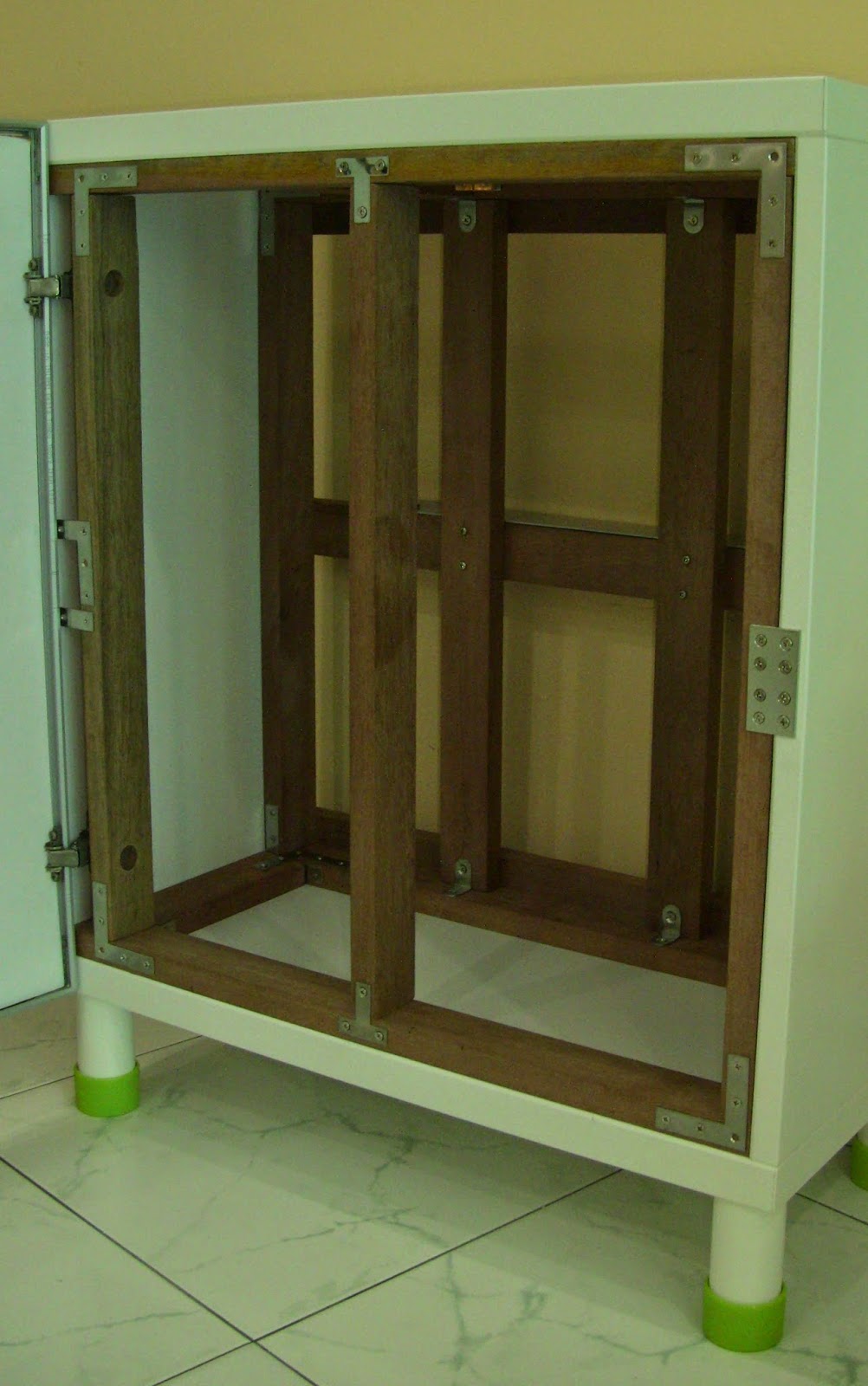 Fish, Plants, and Hamsters Turning Ikea into a viable Aquarium Stand