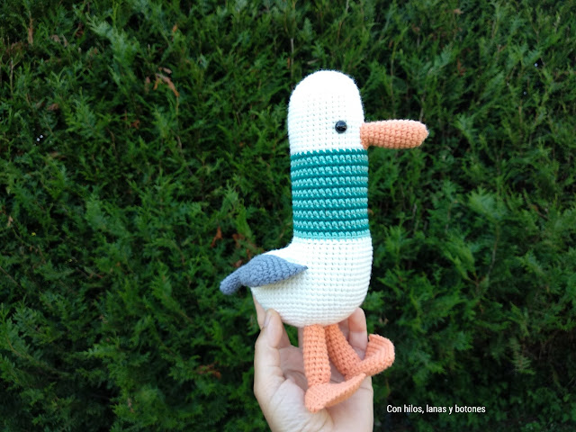 Con hilos, lanas y botones: Alberto Gaviota amigurumi (patrón de Pica Pau)