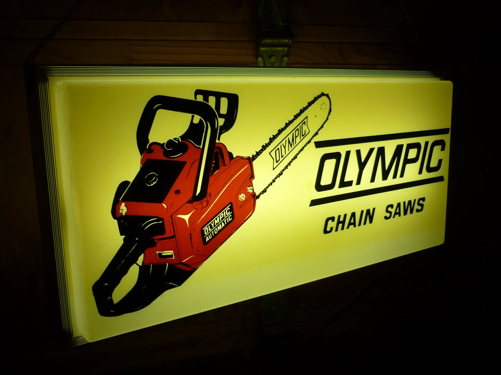 VINTAGE CHAINSAW COLLECTION CHAINSAW SIGNS COLLECTION. (PICTURES).