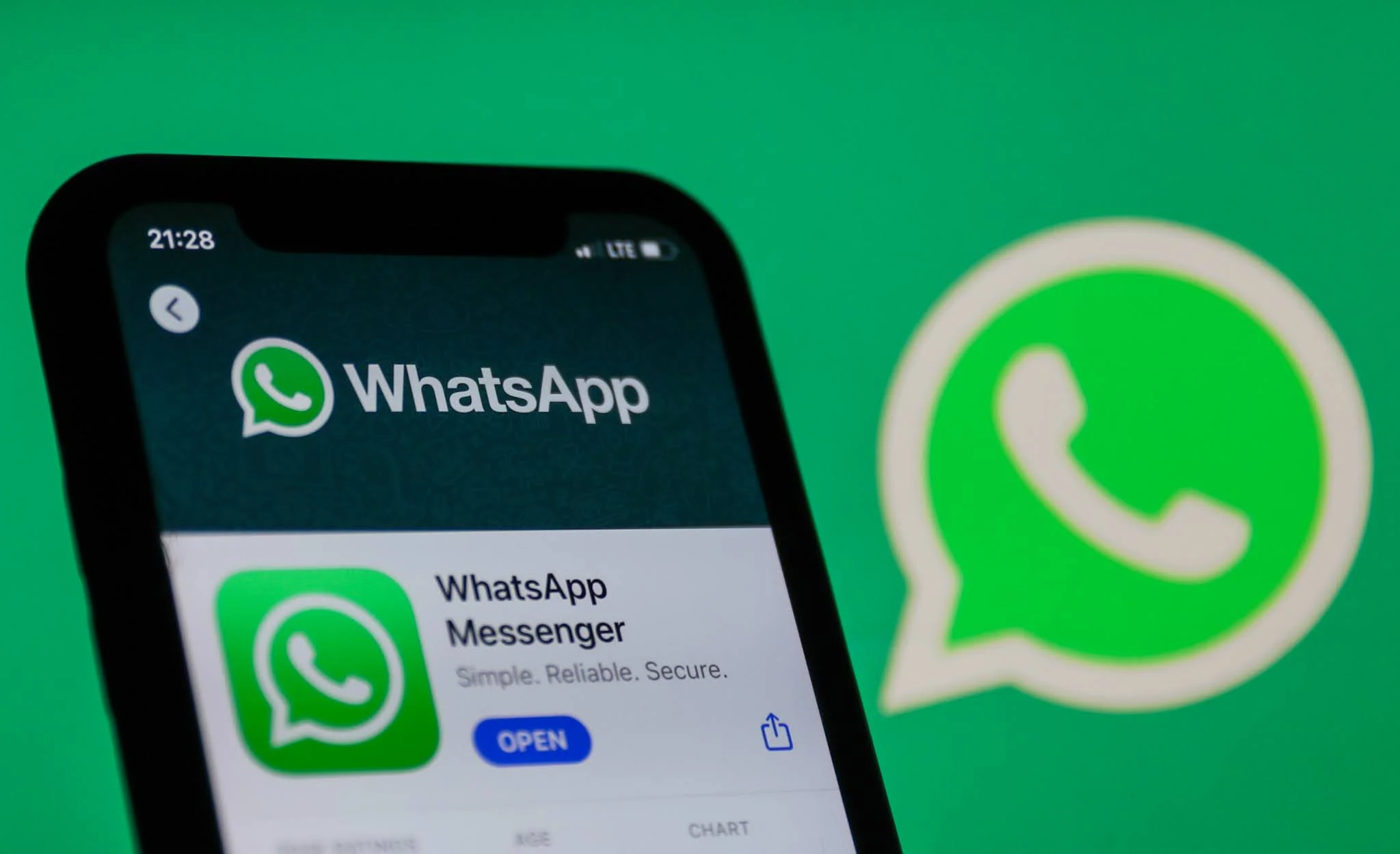 Beware whatsapp users a new phishing campaign is making rounds.