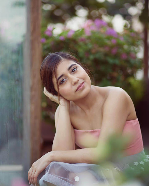 Bollywood Heroin Bold Photoshoot Shweta Tripathi Sharma