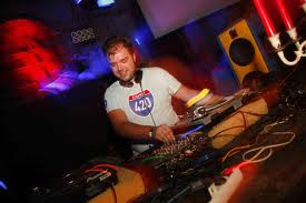 Download lagu 100 clubbing party music 2012 Download lagu 100 clubbing party music 2012